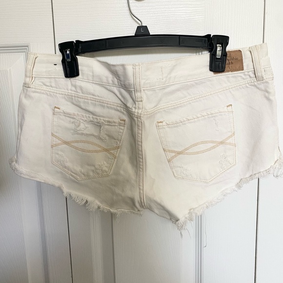 Abercrombie & Fitch, shorts, white, size 6 - Picture 2 of 3